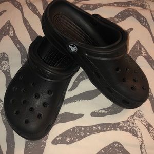 Classic Black Crocs EUC Women’s Size 7 Men’s 5